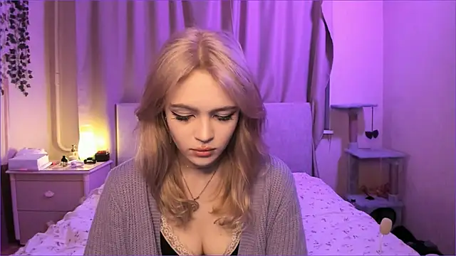 Snapshot of MiaRanki chatting on September 17, 9:05 pm MiaRanki online show from September 17, 9:05 pm