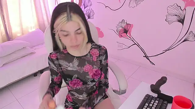 Isabela Fiorelli online show from September 20, 1:56 pm