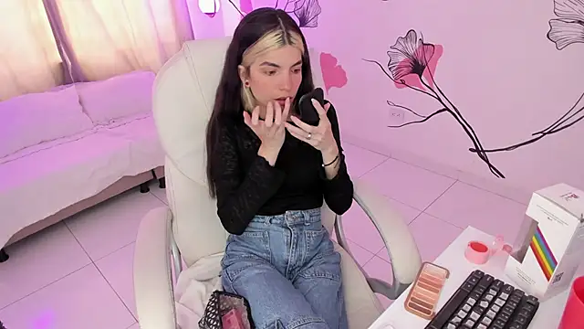 Isabela Fiorelli online show from September 27, 5:18 pm