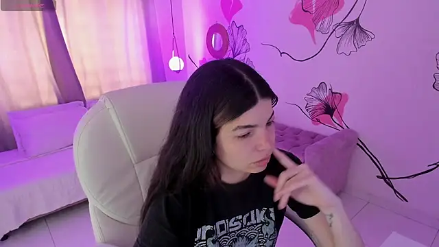 Isabela Fiorelli online show from April 14, 1:17 pm