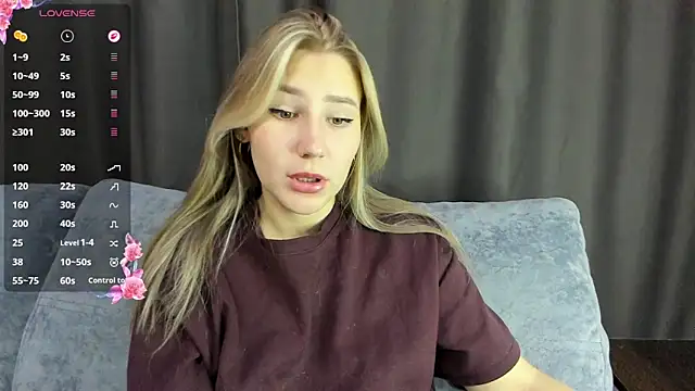 Snapshot of And1sa chatting on November 25, 11:10 am And1sa online show from November 25, 11:10 am