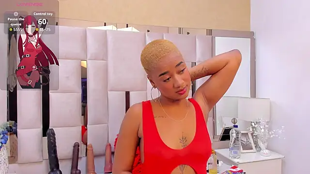 Snapshot of AgathaBladee chatting on November 20, 1:28 am AgathaBladee online show from November 20, 1:28 am