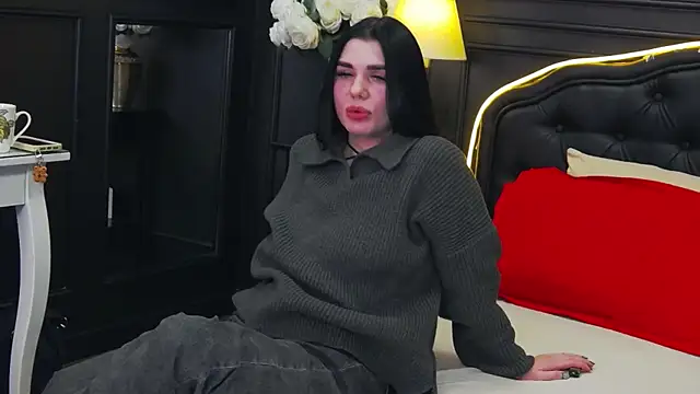 MaeveMoon online show from February 7, 8:10 pm