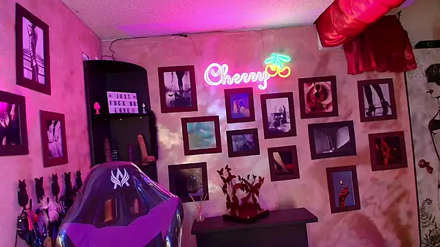 Snapshot of cherryy_bombshelll chatting on September 13, 5:57 pm cherryy bombshelll online show from September 13, 5:57 pm