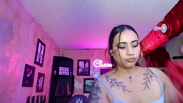 Snapshot of cherryy_bombshelll chatting on September 15, 4:51 pm cherryy bombshelll online show from September 15, 4:51 pm