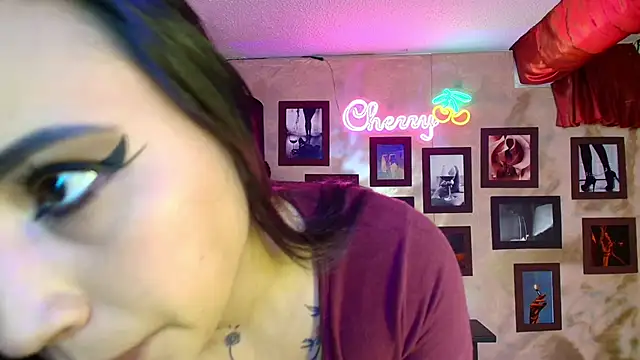 Snapshot of cherryy_bombshelll chatting on September 16, 5:36 pm cherryy bombshelll online show from September 16, 5:36 pm