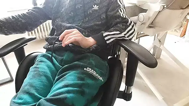 ademandjulia online show from February 13, 12:01 pm