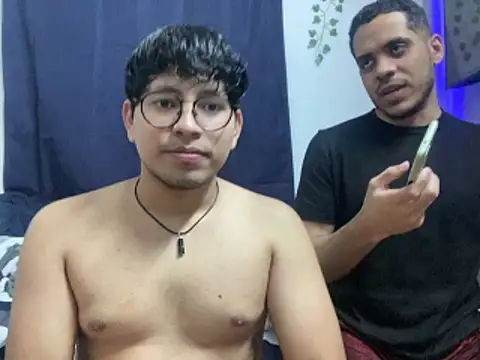 Snapshot of Billie_Bluxx chatting on December 21, 11:01 pm Billie Bluxx online show from December 21, 11:01 pm