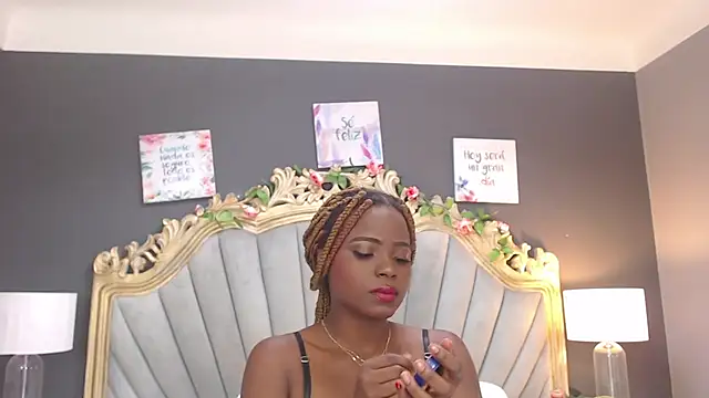 LindaBird online show from February 18, 11:30 pm