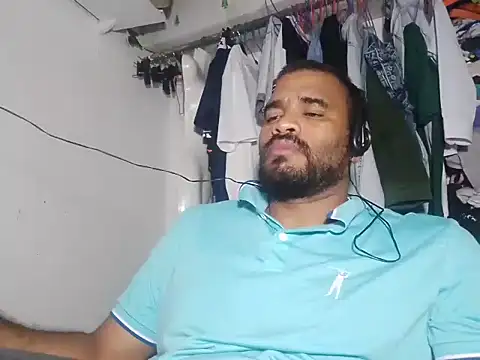 Snapshot of YOX22 chatting on February 25, 6:25 am YOX22 online show from February 25, 6:25 am