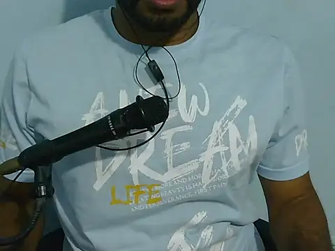 Snapshot of YOX22 chatting on September 14, 12:32 am YOX22 online show from September 14, 12:32 am