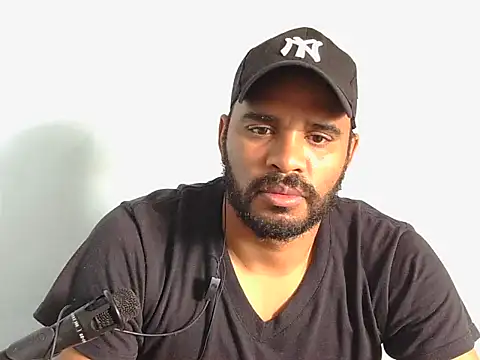 Snapshot of YOX22 chatting on October 8, 2:25 pm YOX22 online show from October 8, 2:25 pm