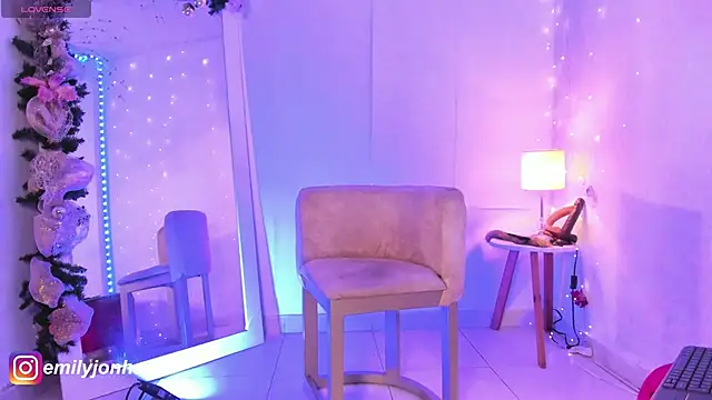 Snapshot of Emylyjonhs chatting on November 29, 11:41 pm Emylyjonhs online show from November 29, 11:41 pm