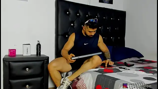 mikeblaree online show from April 4, 6:27 pm