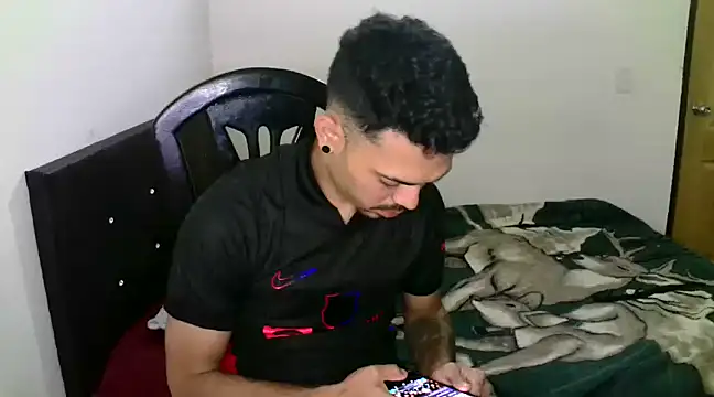 Snapshot of chocolatino16 chatting on March 6, 4:52 am chocolatino16 online show from March 6, 4:52 am