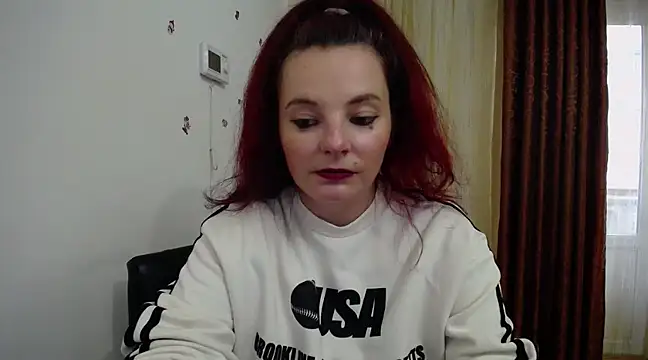 Snapshot of caty33 chatting on February 17, 1:10 pm caty33 online show from February 17, 1:10 pm