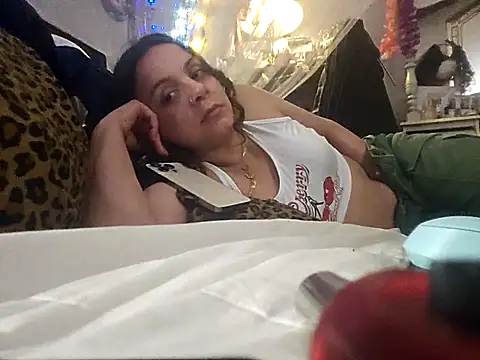 Snapshot of ShysluutGia chatting on February 25, 5:58 pm ShysluutGia online show from February 25, 5:58 pm