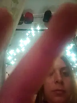 Snapshot of ShysluutGia chatting on October 13, 9:59 pm ShysluutGia online show from October 13, 9:59 pm