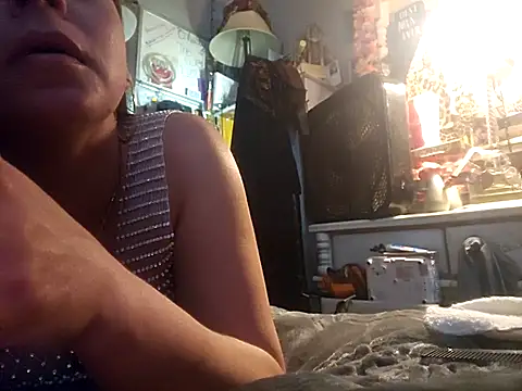 Snapshot of ShysluutGia chatting on October 30, 11:00 am ShysluutGia online show from October 30, 11:00 am