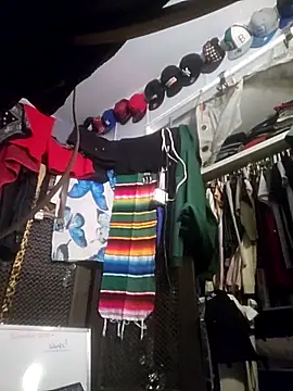 Snapshot of ShysluutGia chatting on November 6, 7:31 am ShysluutGia online show from November 6, 7:31 am