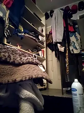 Snapshot of ShysluutGia chatting on November 6, 8:43 pm ShysluutGia online show from November 6, 8:43 pm