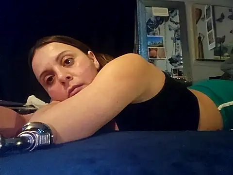 Snapshot of ShysluutGia chatting on November 23, 1:22 pm ShysluutGia online show from November 23, 1:22 pm