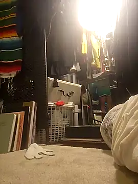 Snapshot of ShysluutGia chatting on December 1, 9:36 am ShysluutGia online show from December 1, 9:36 am