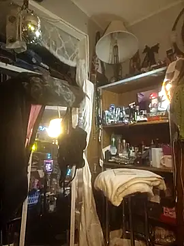 Snapshot of ShysluutGia chatting on December 13, 11:10 pm ShysluutGia online show from December 13, 11:10 pm