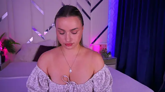 Snapshot of LindsieGreyy chatting on October 9, 7:06 am LindsieGreyy online show from October 9, 7:06 am