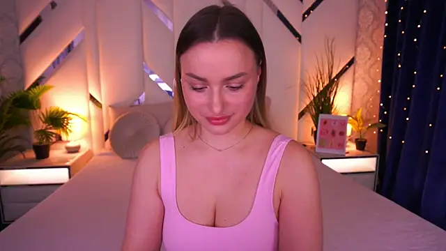 LindsieGreyy online show from February 24, 8:34 am