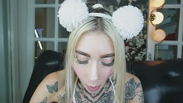 Snapshot of miss___angel chatting on February 2, 11:09 am miss angel online show from February 2, 11:09 am