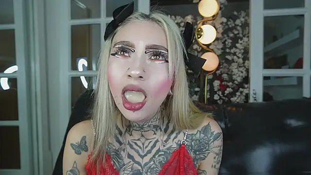 Snapshot of miss___angel chatting on February 3, 11:04 am miss angel online show from February 3, 11:04 am