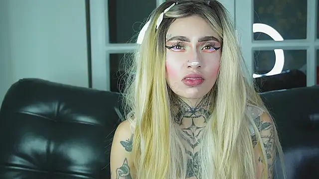 Snapshot of miss___angel chatting on March 2, 10:44 am miss angel online show from March 2, 10:44 am