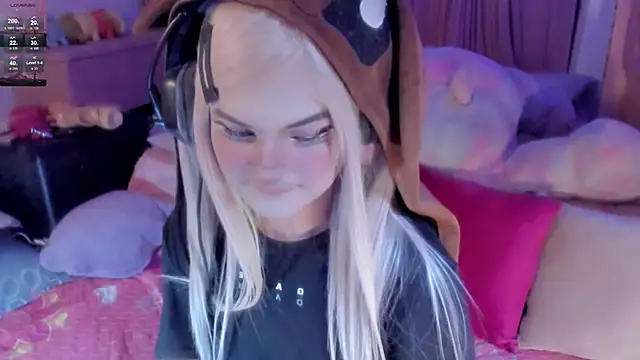 Snapshot of Angelica_Reborn chatting on October 24, 3:36 am Angelica Reborn online show from October 24, 3:36 am