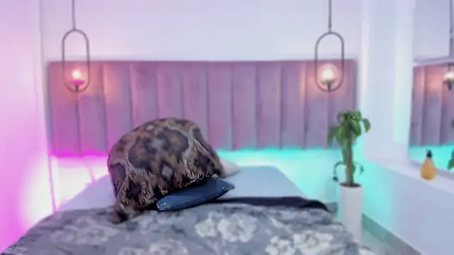 emmiily z online show from April 28, 8:36 pm