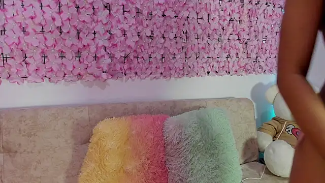 Snapshot of Lynda_Bonnie chatting on October 25, 12:34 pm Lynda Bonnie online show from October 25, 12:34 pm