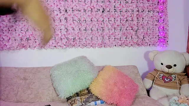 Snapshot of Lynda_Bonnie chatting on November 3, 1:45 pm Lynda Bonnie online show from November 3, 1:45 pm