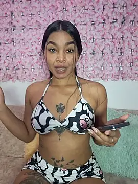 Snapshot of Lynda_Bonnie chatting on November 5, 1:22 pm Lynda Bonnie online show from November 5, 1:22 pm