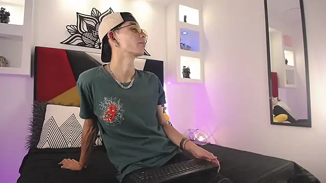 MaikyCooper online show from March 2, 3:56 am