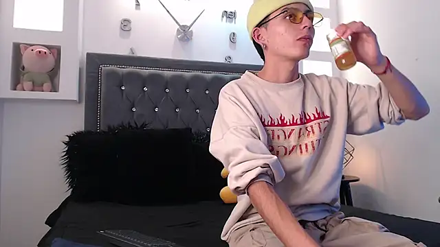 MaikyCooper online show from March 5, 4:34 am