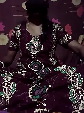 Snapshot of CuteRani001 chatting on November 4, 7:40 am CuteRani001 online show from November 4, 7:40 am