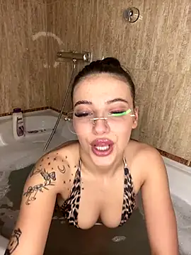 Snapshot of Foxy_Rosee chatting on October 21, 6:30 pm Foxy Rosee online show from October 21, 6:30 pm