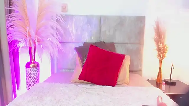 Snapshot of MiaHertz chatting on March 12, 3:24 am MiaHertz online show from March 12, 3:24 am