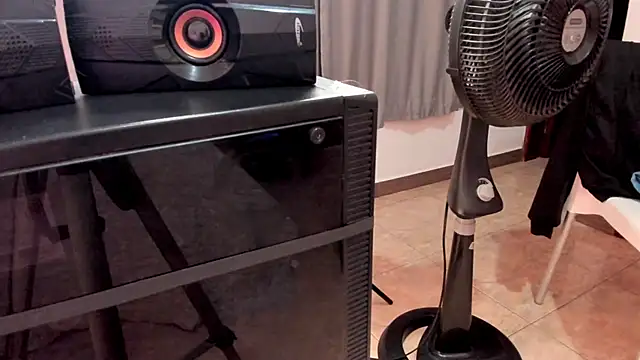 Snapshot of MiaHertz chatting on March 15, 12:58 am MiaHertz online show from March 15, 12:58 am