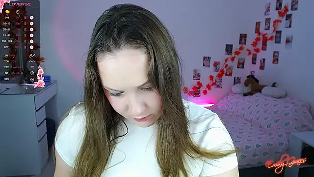 Snapshot of EmilyxxGraces chatting on December 3, 11:47 pm EmilyxxGraces online show from December 3, 11:47 pm