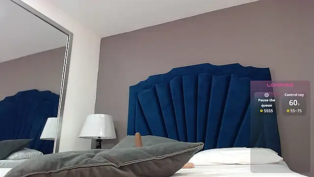 Snapshot of KatiaFosterr chatting on November 14, 12:15 pm KatiaFosterr online show from November 14, 12:15 pm