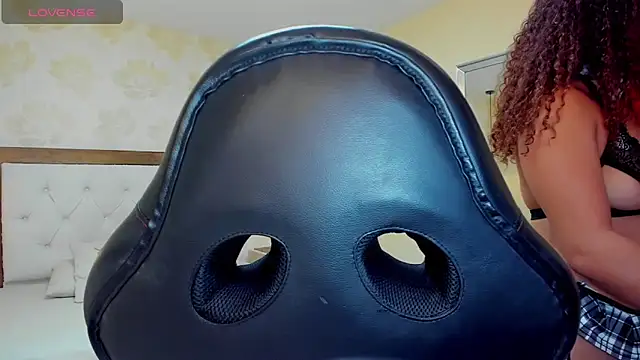 Snapshot of MELINAMARTINS chatting on February 15, 7:39 pm MELINAMARTINS online show from February 15, 7:39 pm