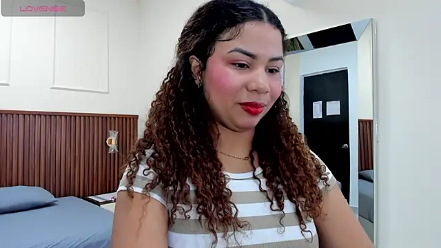 Snapshot of MELINAMARTINS chatting on February 28, 7:56 pm MELINAMARTINS online show from February 28, 7:56 pm