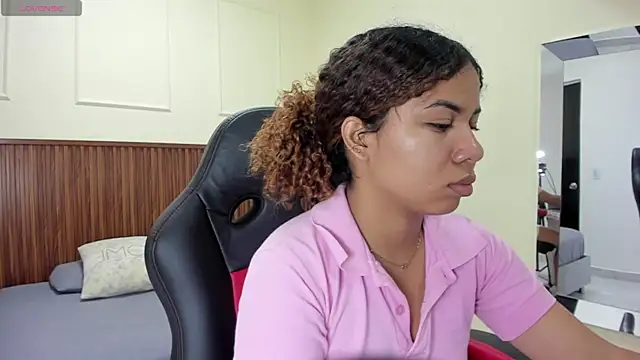 Snapshot of MELINAMARTINS chatting on November 10, 7:35 pm MELINAMARTINS online show from November 10, 7:35 pm