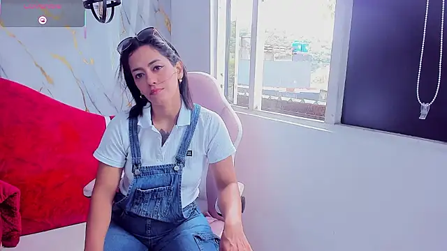 Snapshot of cristal_crossfitx chatting on January 18, 6:23 pm cristal crossfitx online show from January 18, 6:23 pm